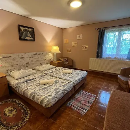 Erdei Vendeghaz Guest house *